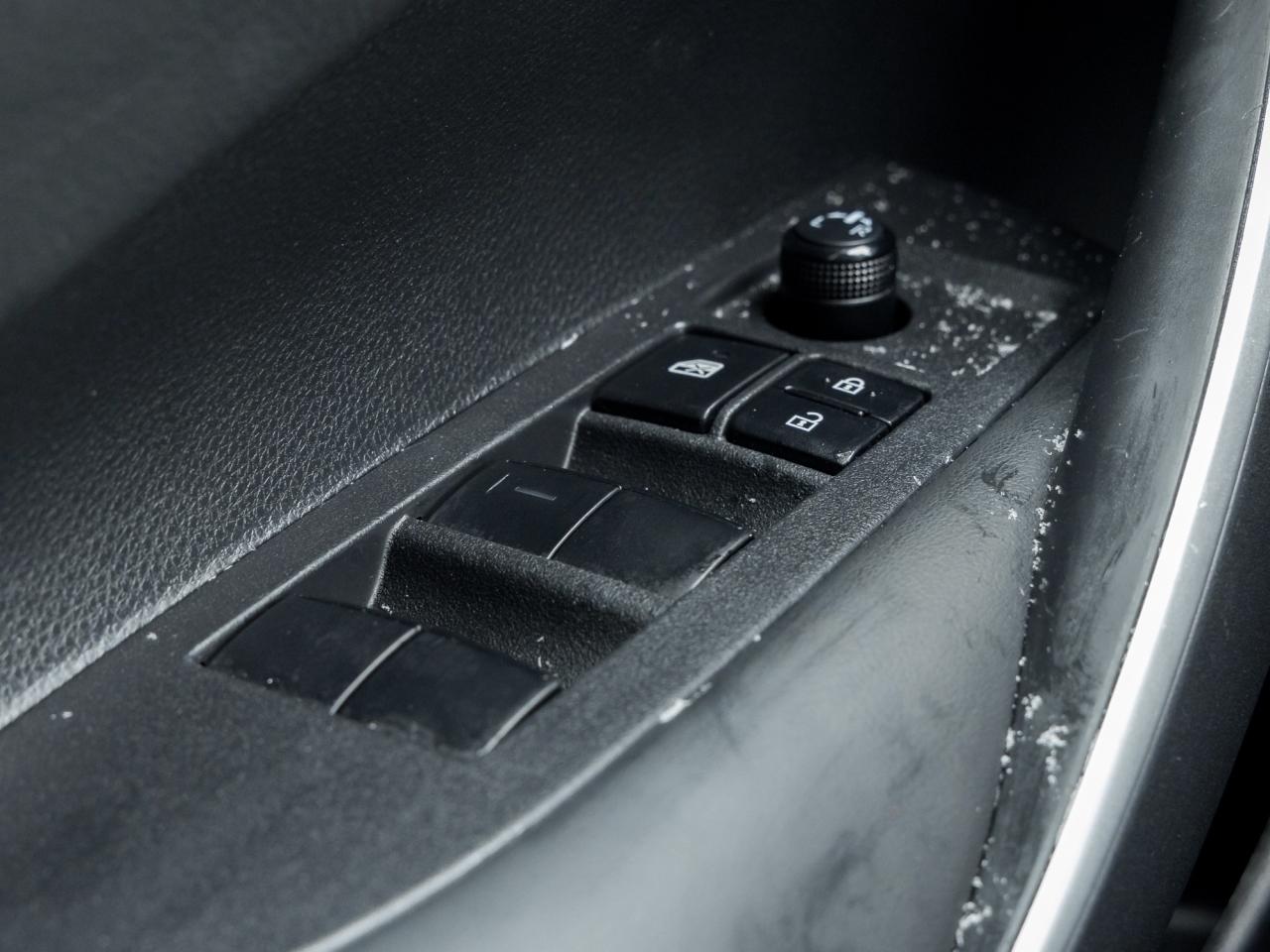 2024 Toyota Corolla L CVT   Winter tires   Local trade   Clean Carfax Photo