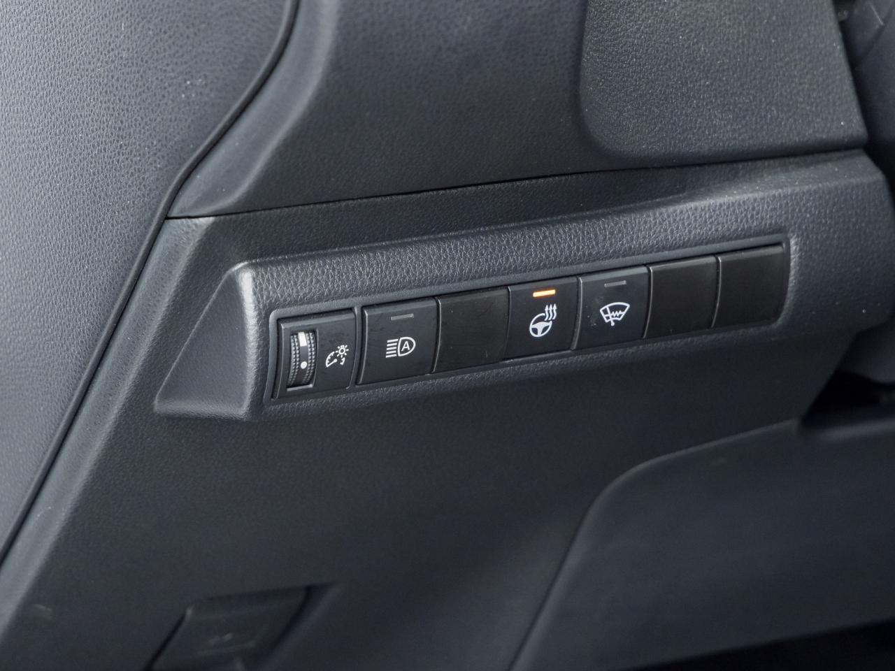 2024 Toyota Corolla L CVT   Winter tires   Local trade   Clean Carfax Photo