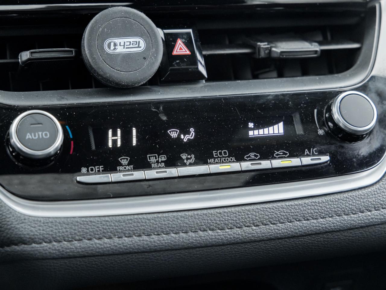 2024 Toyota Corolla L CVT   Winter tires   Local trade   Clean Carfax Photo