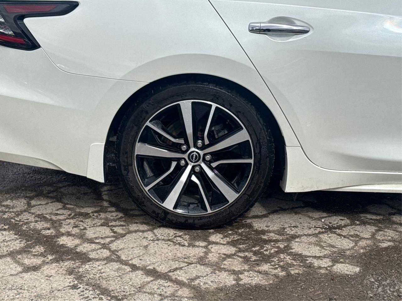 2023 Nissan Maxima NAV LEATHER SUNROOF LOADED! WE FINANCE ALL CREDIT Photo