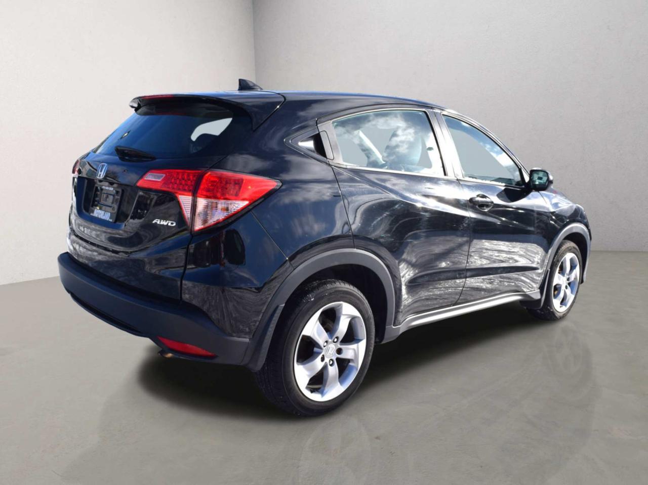 2017 Honda HR-V LX AWD Photo4