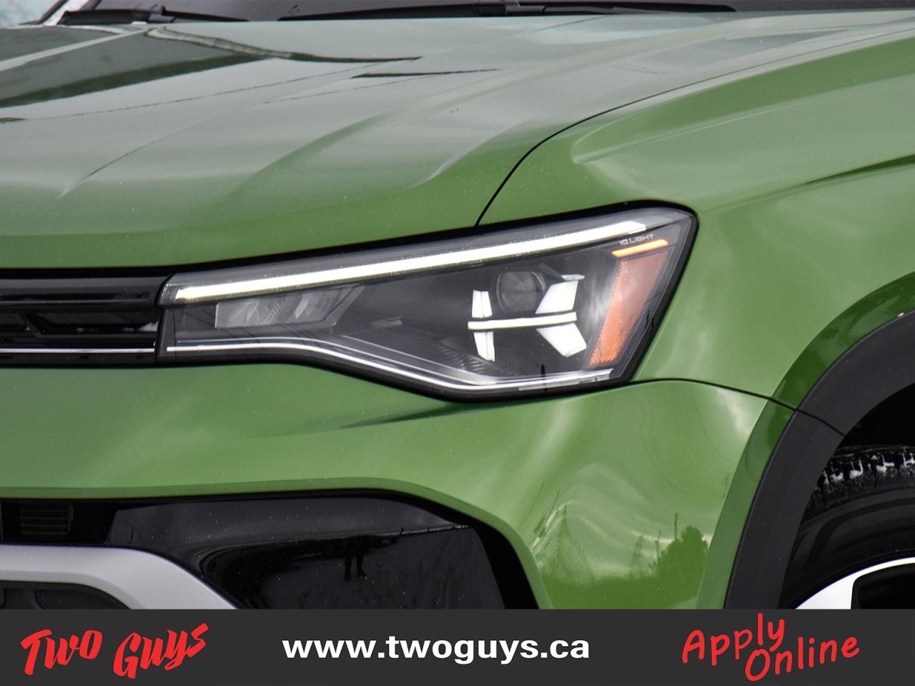 2025 Volkswagen Taos Comfortline AWD   Lease Return   Clean CF Photo2