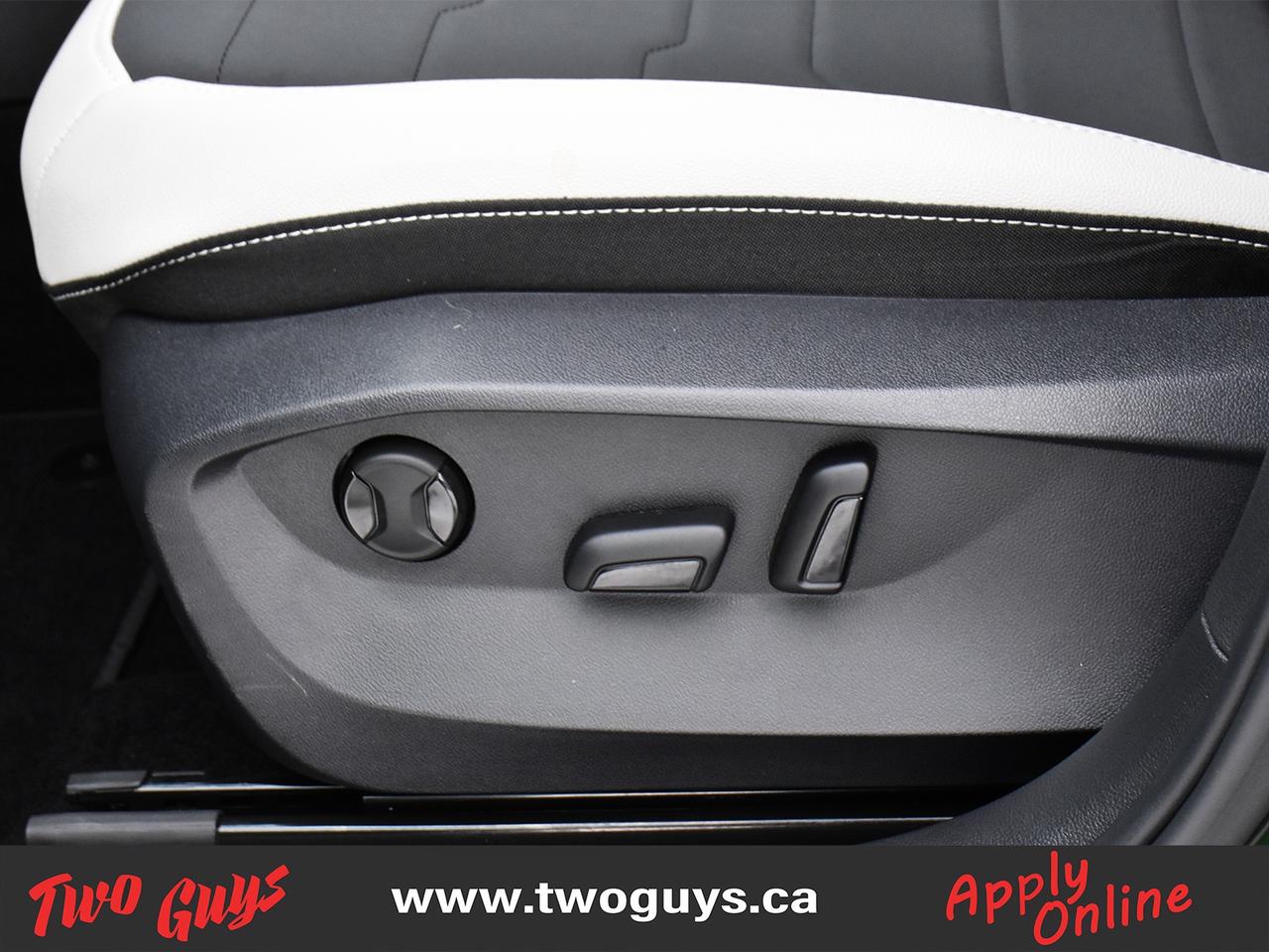 2025 Volkswagen Taos Comfortline AWD   Lease Return   Clean CF Photo