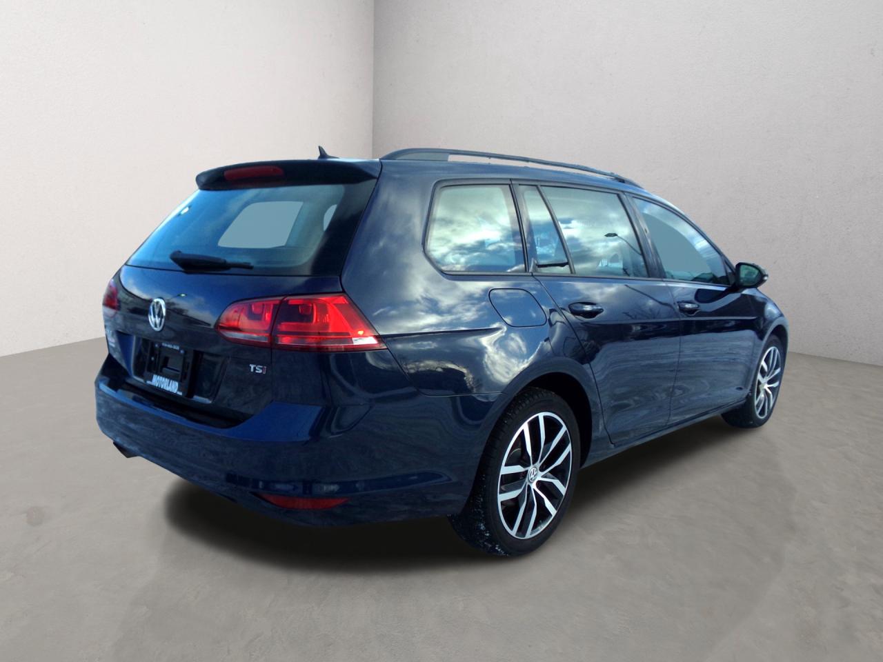 2016 Volkswagen Golf SportWagen Leather Sunroof Navigation Photo4