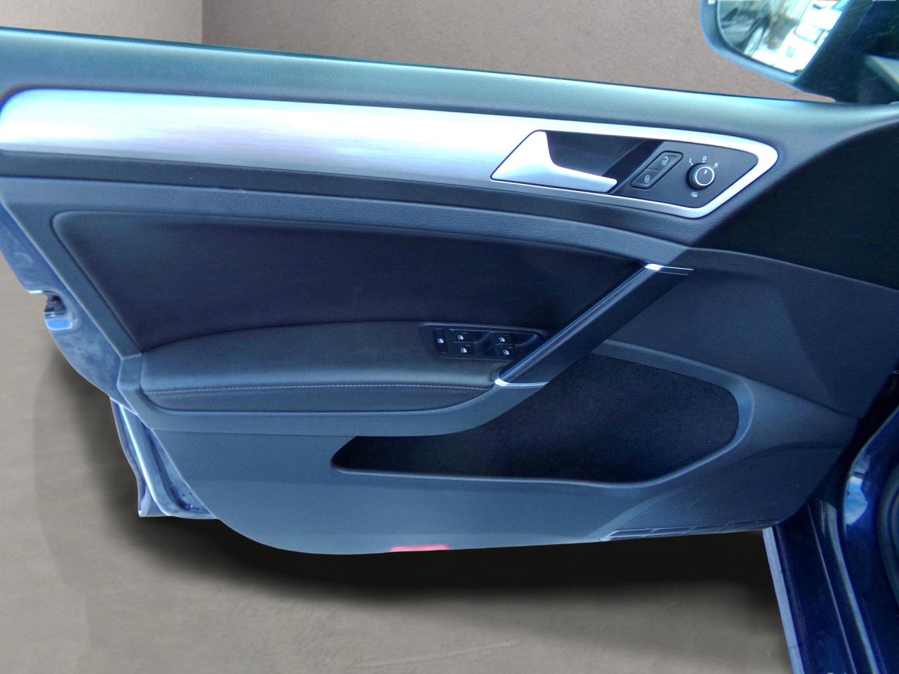 2016 Volkswagen Golf SportWagen Leather Sunroof Navigation Photo