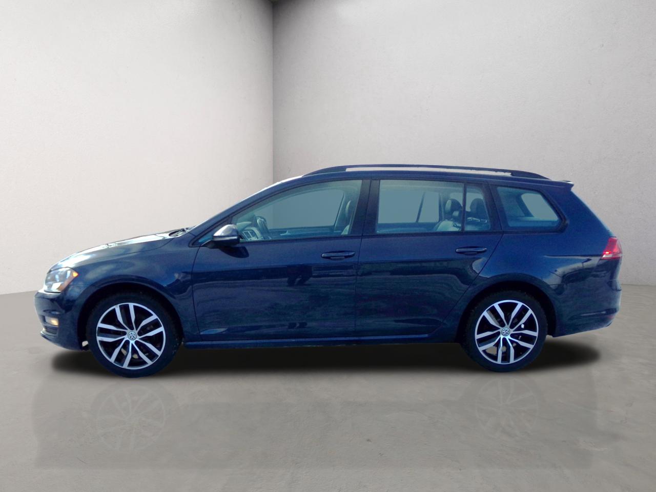 2016 Volkswagen Golf SportWagen Leather Sunroof Navigation Photo