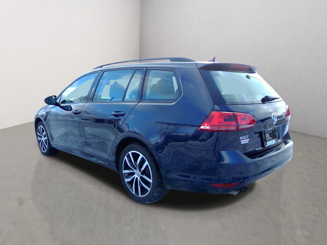 2016 Volkswagen Golf SportWagen Leather Sunroof Navigation Photo