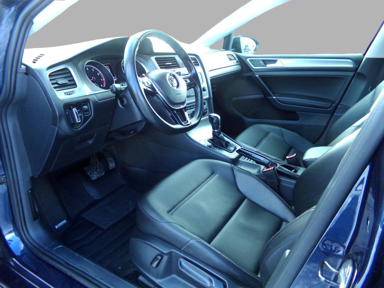 2016 Volkswagen Golf SportWagen Leather Sunroof Navigation Photo