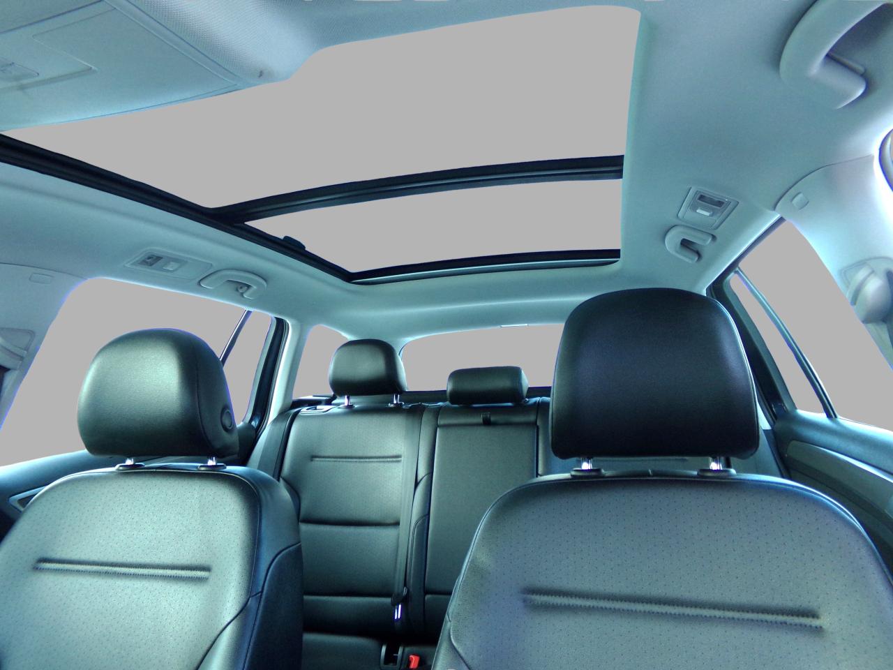 2016 Volkswagen Golf SportWagen Leather Sunroof Navigation Photo