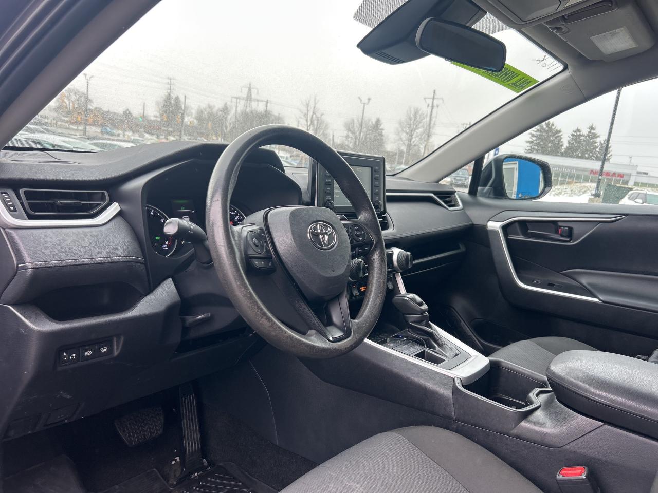 2022 Toyota RAV4 LE Photo