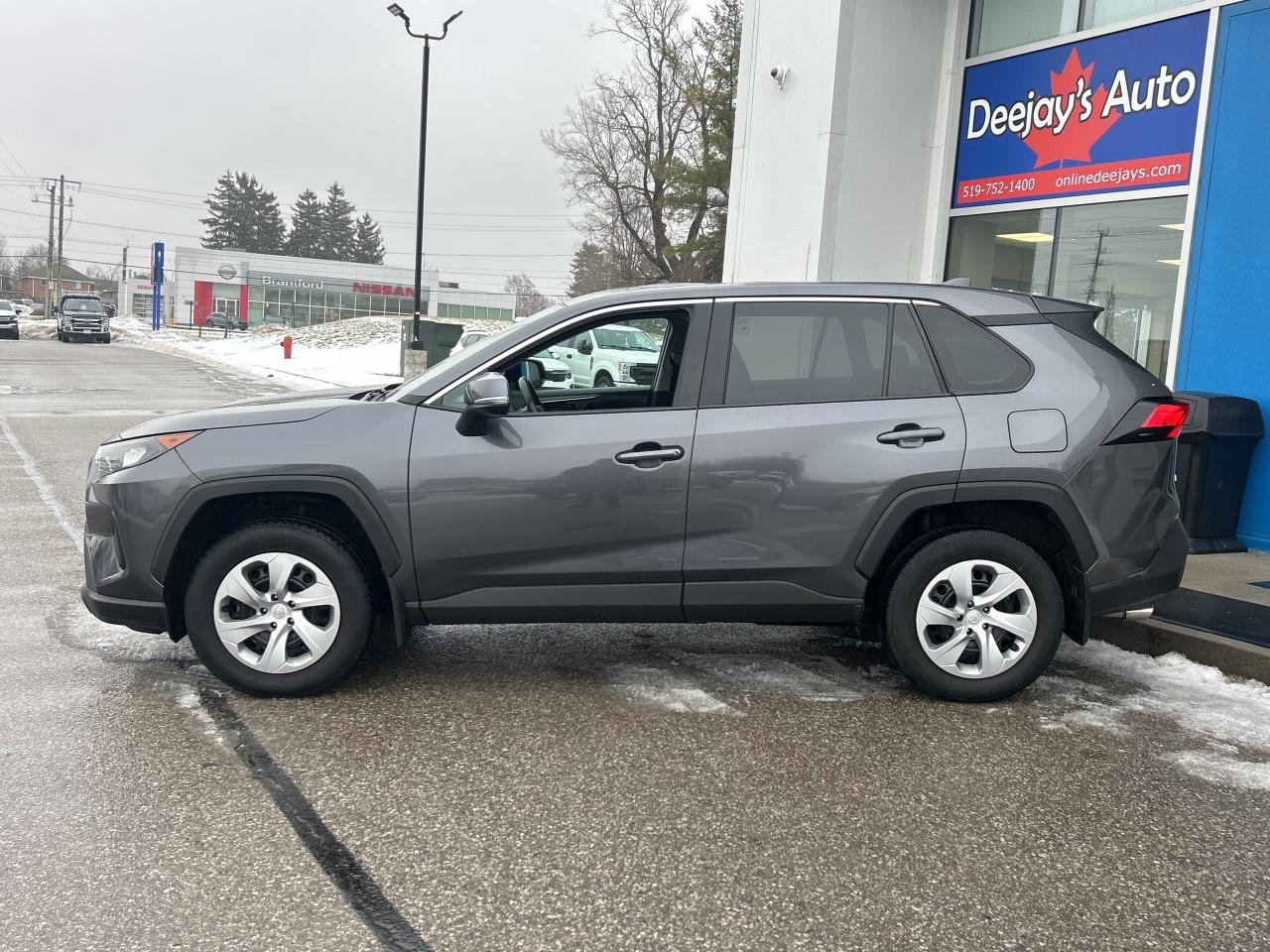 2022 Toyota RAV4 LE Photo