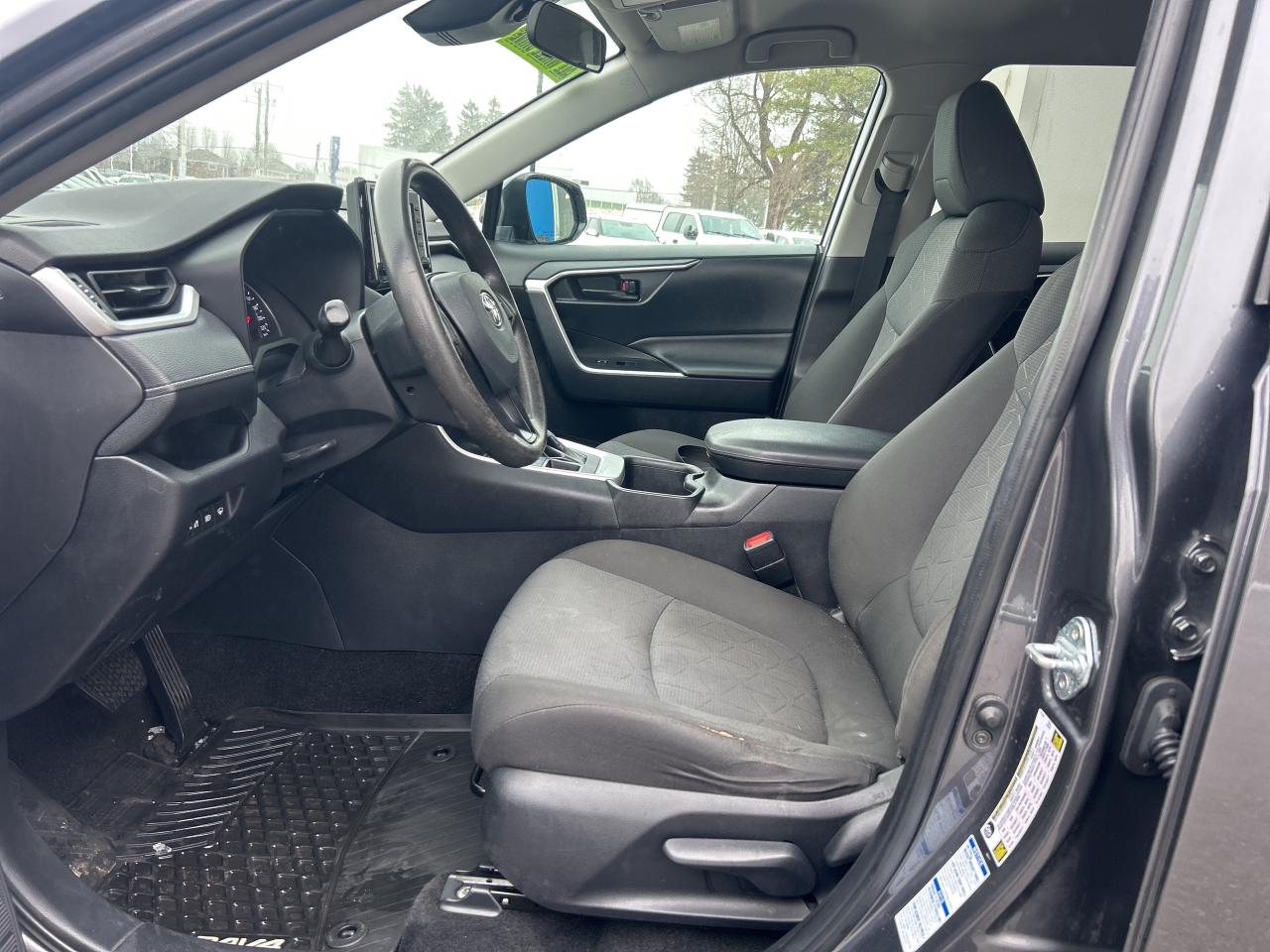 2022 Toyota RAV4 LE Photo