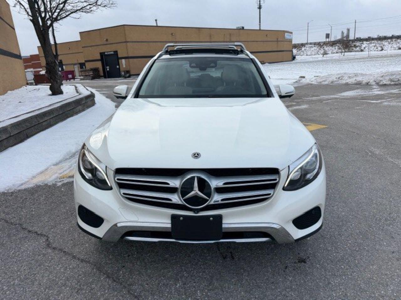 2019 Mercedes-Benz GLC 350e Plug In Hybrid 1 Owner Service Records Low km Photo2