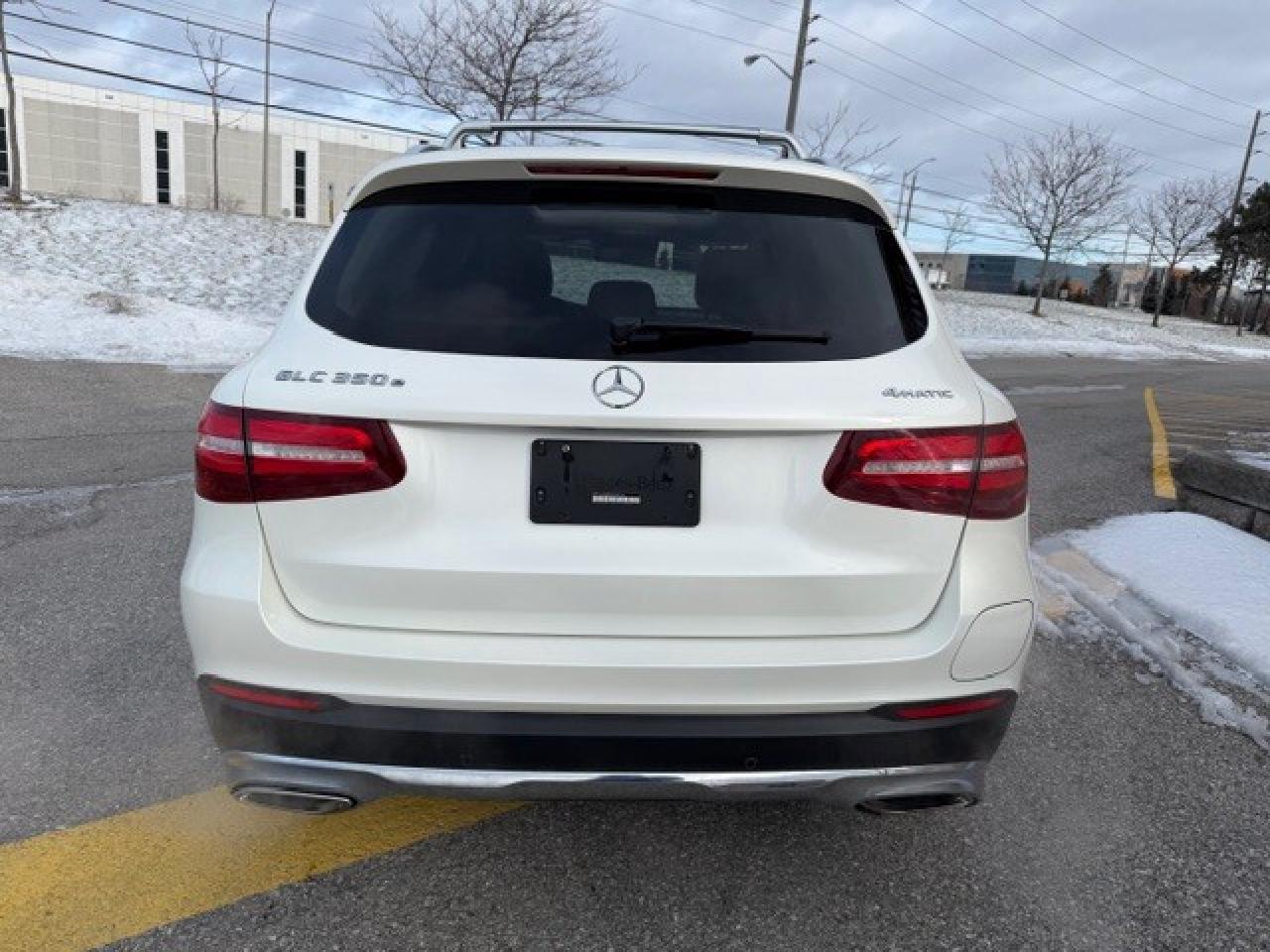 2019 Mercedes-Benz GLC 350e Plug In Hybrid 1 Owner Service Records Low km Photo3