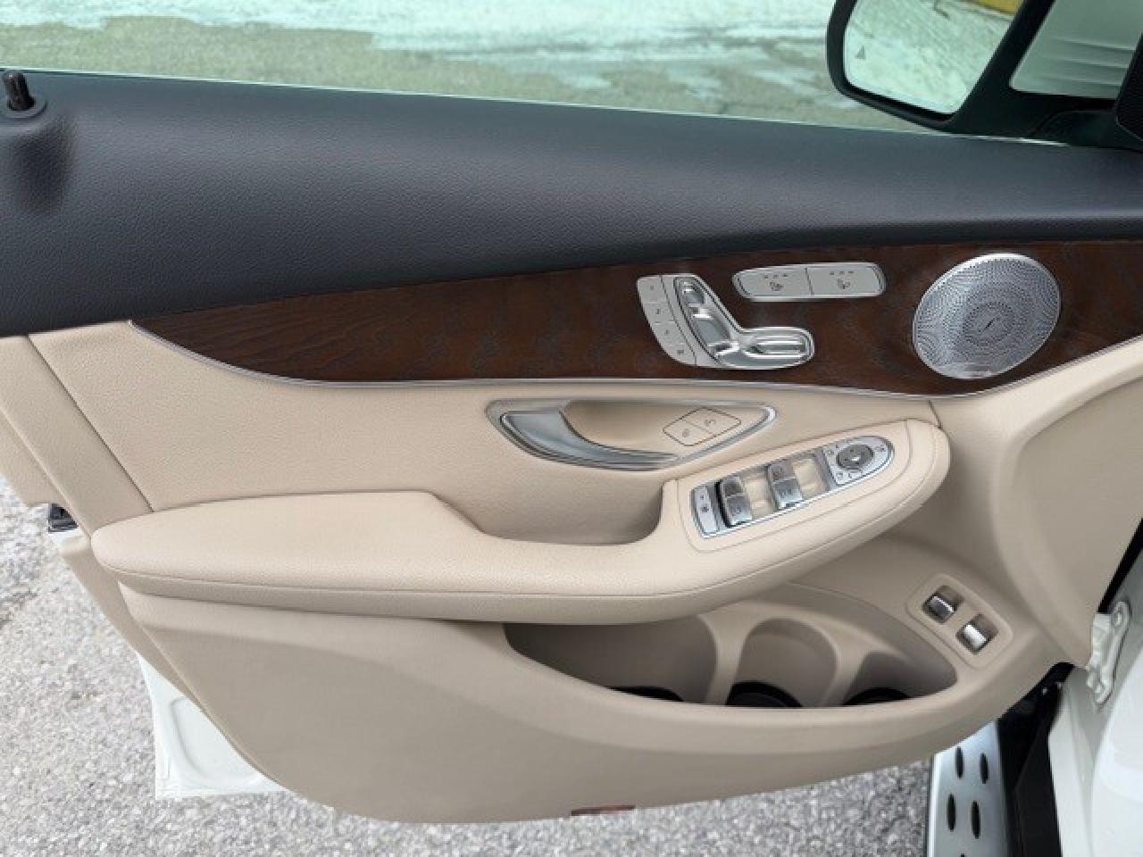 2019 Mercedes-Benz GLC 350e Plug In Hybrid 1 Owner Service Records Low km Photo