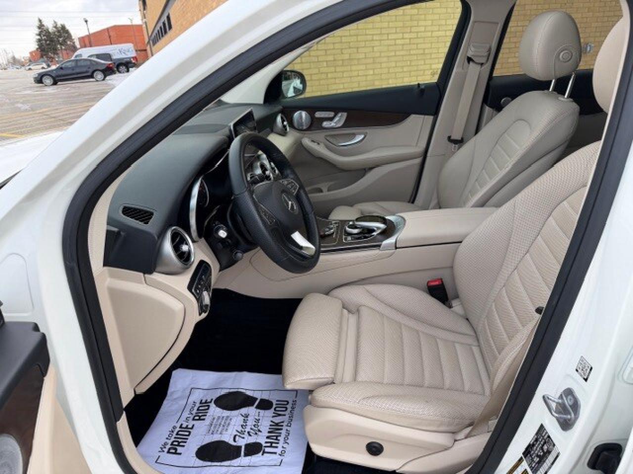 2019 Mercedes-Benz GLC 350e Plug In Hybrid 1 Owner Service Records Low km Photo