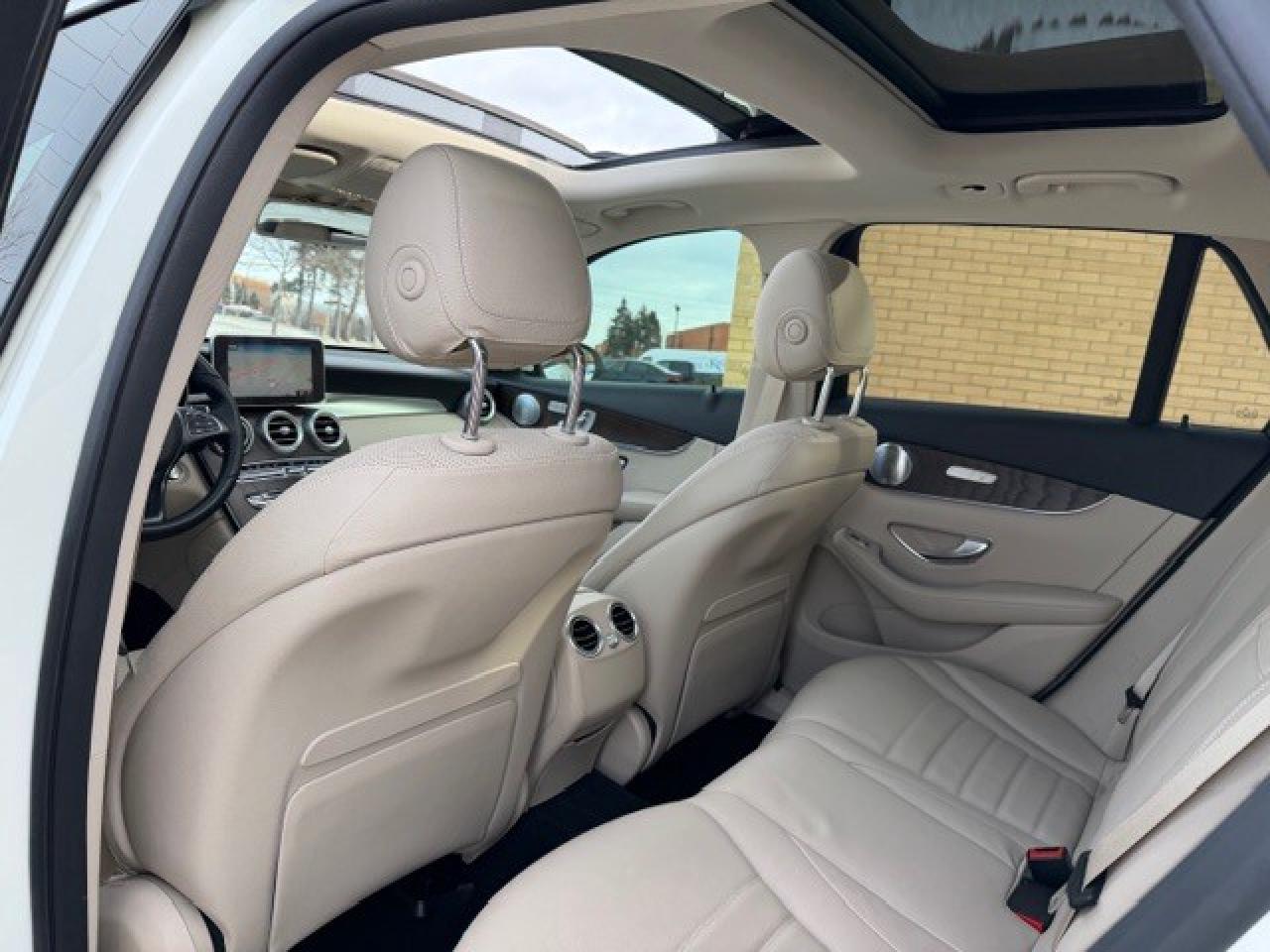 2019 Mercedes-Benz GLC 350e Plug In Hybrid 1 Owner Service Records Low km Photo