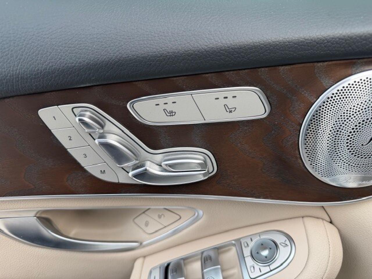 2019 Mercedes-Benz GLC 350e Plug In Hybrid 1 Owner Service Records Low km Photo