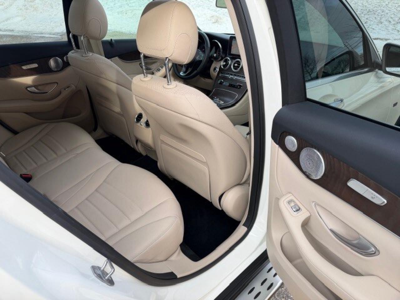 2019 Mercedes-Benz GLC 350e Plug In Hybrid 1 Owner Service Records Low km Photo