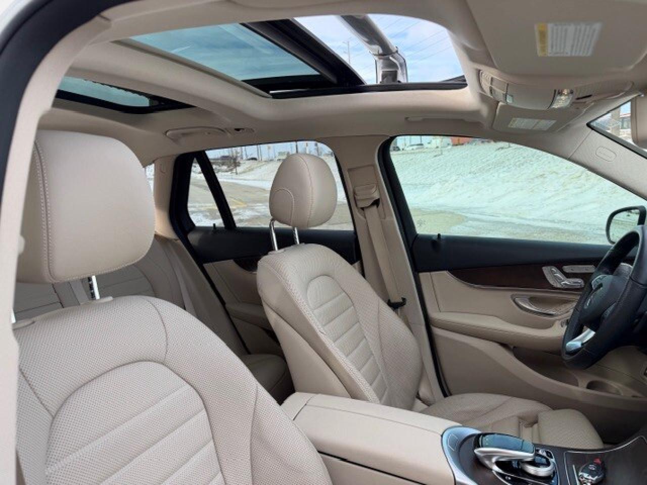 2019 Mercedes-Benz GLC 350e Plug In Hybrid 1 Owner Service Records Low km Photo