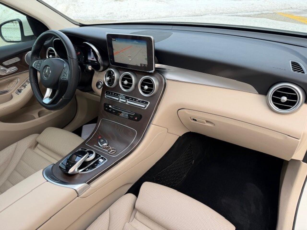 2019 Mercedes-Benz GLC 350e Plug In Hybrid 1 Owner Service Records Low km Photo