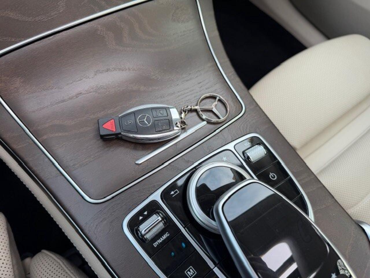 2019 Mercedes-Benz GLC 350e Plug In Hybrid 1 Owner Service Records Low km Photo