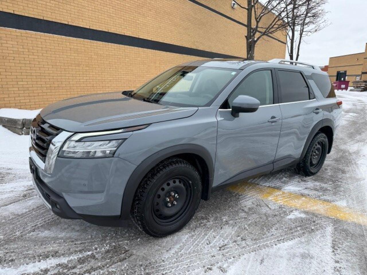 2023 Nissan Pathfinder SL 1 Owner Clean Carfax 2 Sets of wheels Certified Photo