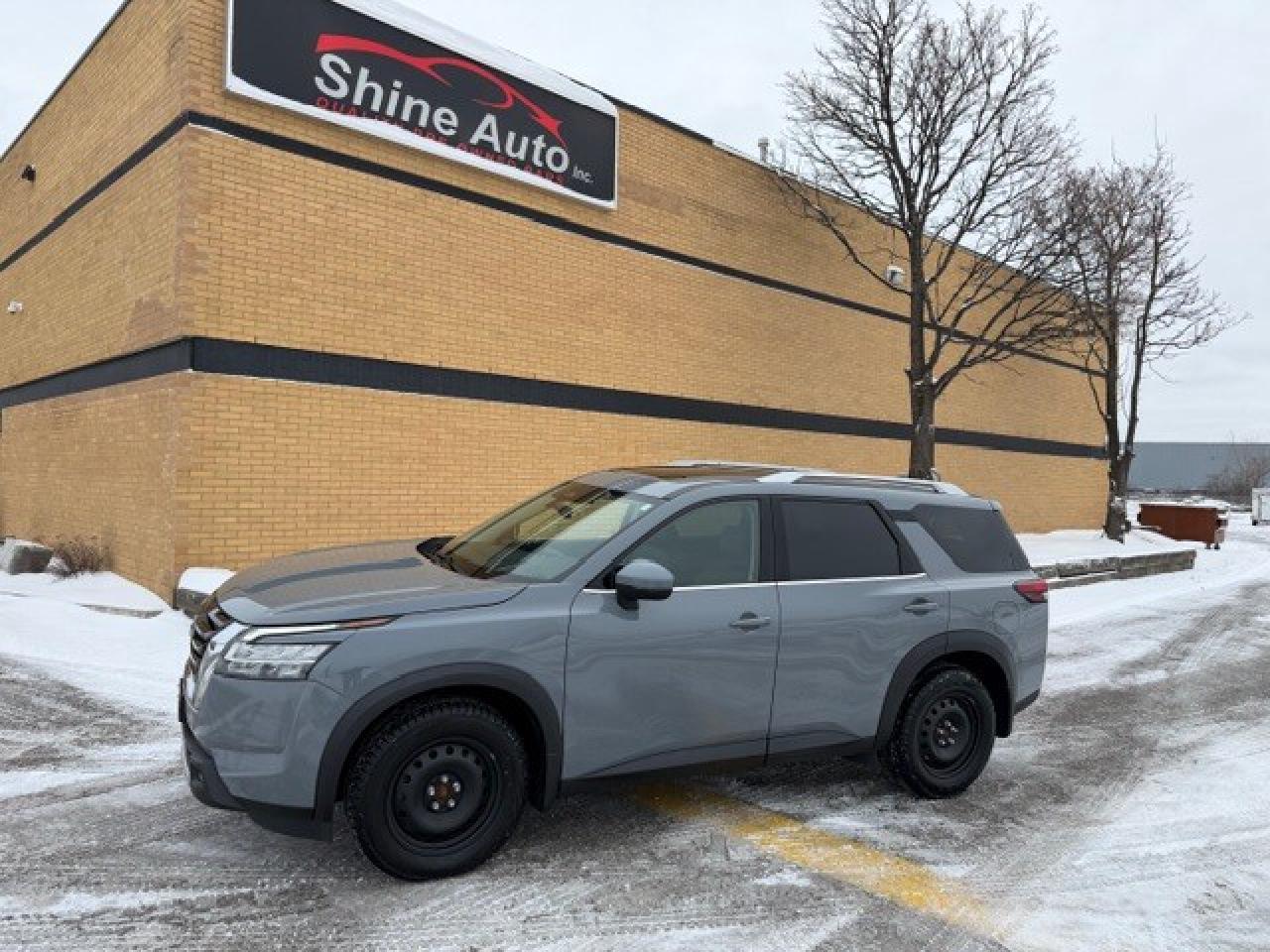 2023 Nissan Pathfinder SL 1 Owner Clean Carfax 2 Sets of wheels Certified Photo0