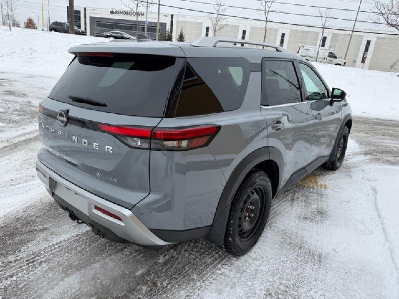 2023 Nissan Pathfinder SL 1 Owner Clean Carfax 2 Sets of wheels Certified Photo3