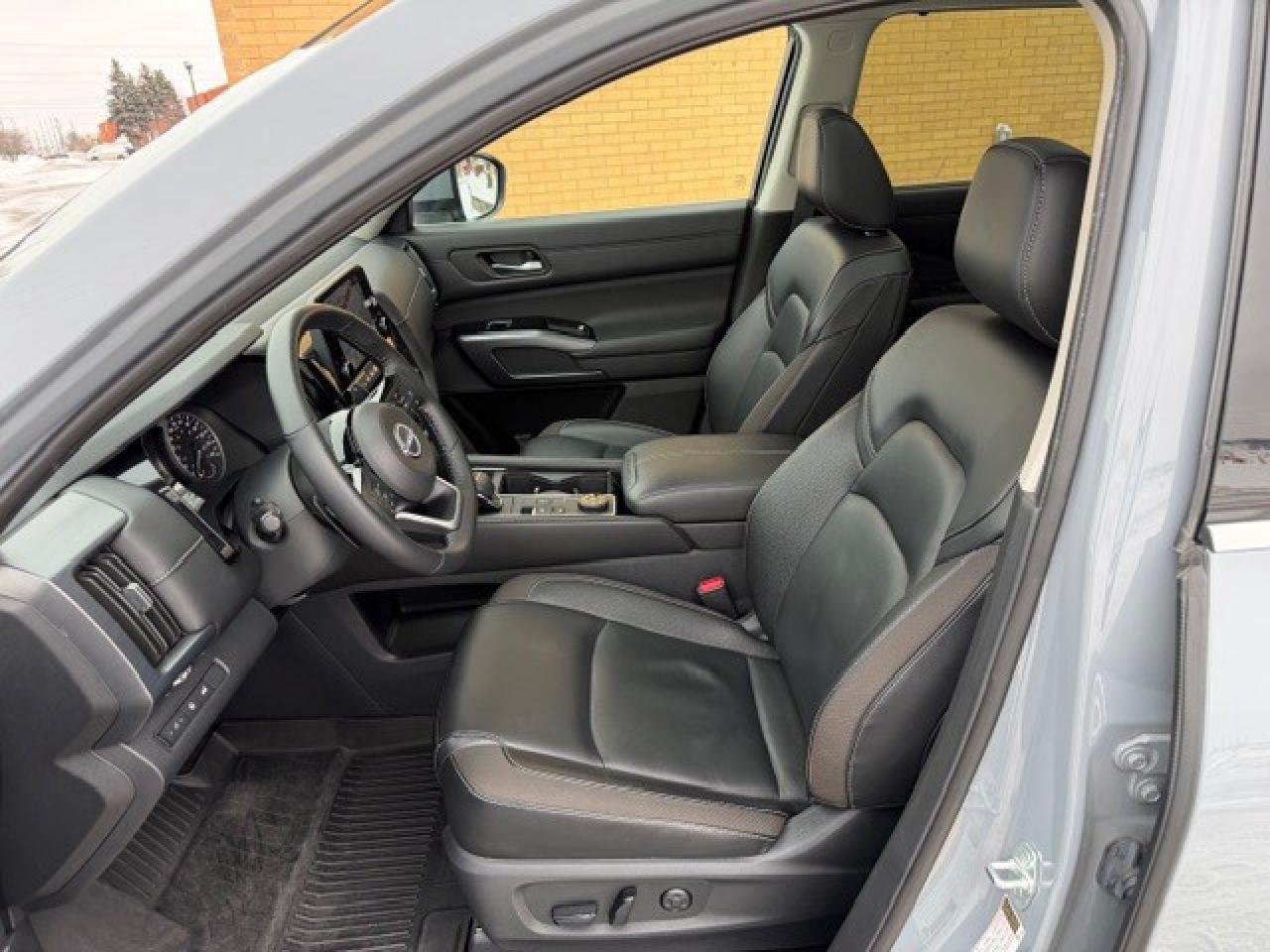 2023 Nissan Pathfinder SL 1 Owner Clean Carfax 2 Sets of wheels Certified Photo