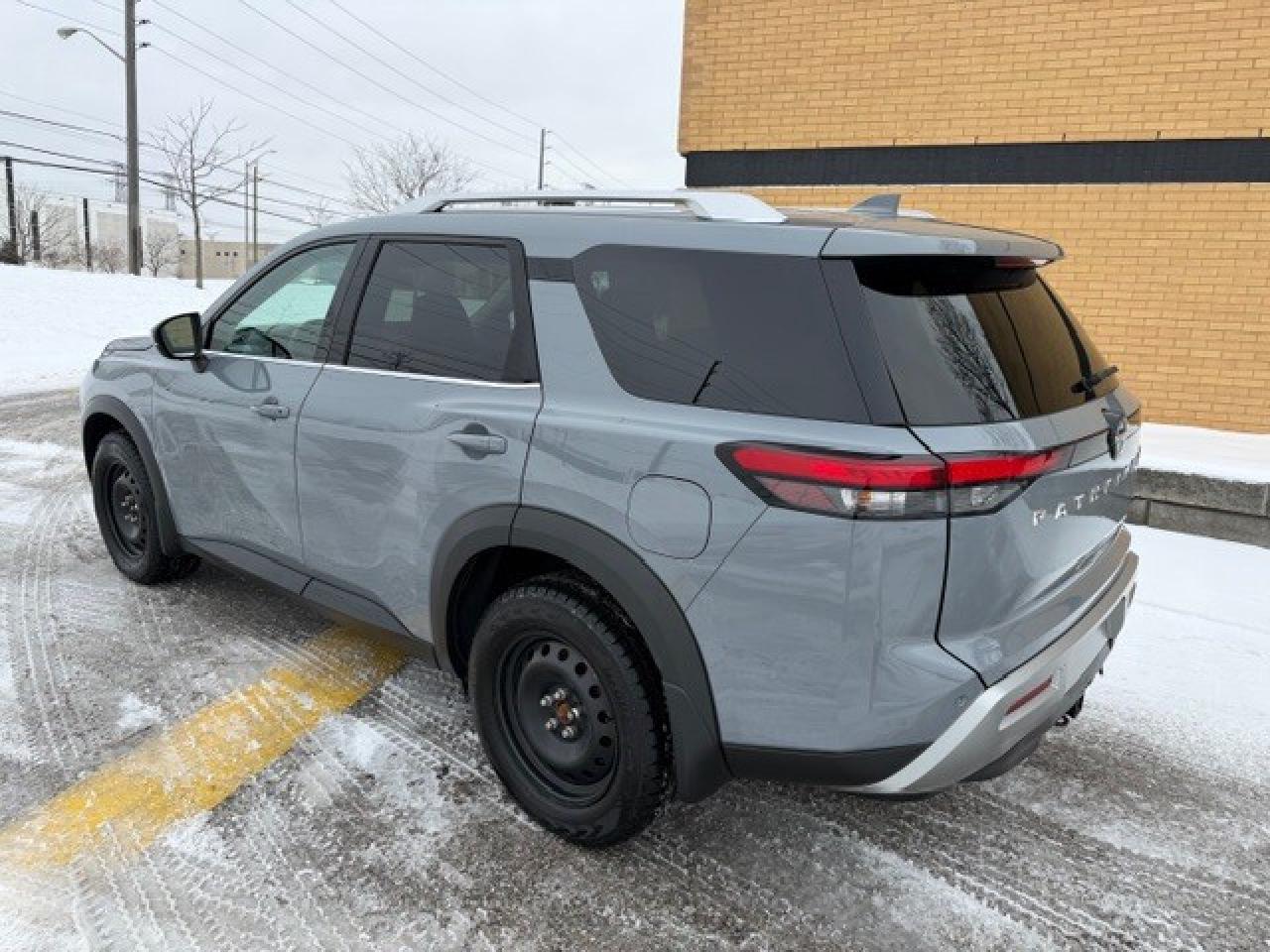 2023 Nissan Pathfinder SL 1 Owner Clean Carfax 2 Sets of wheels Certified Photo