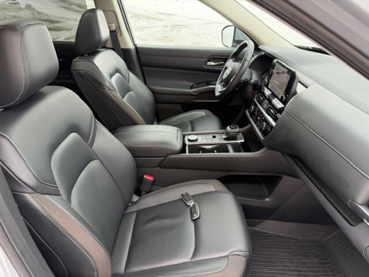 2023 Nissan Pathfinder SL 1 Owner Clean Carfax 2 Sets of wheels Certified Photo