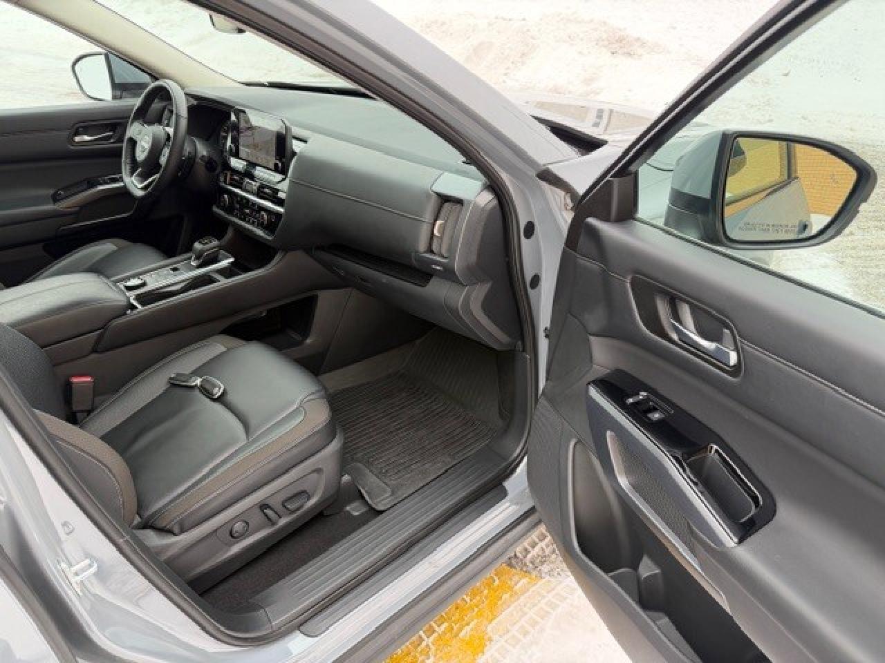 2023 Nissan Pathfinder SL 1 Owner Clean Carfax 2 Sets of wheels Certified Photo