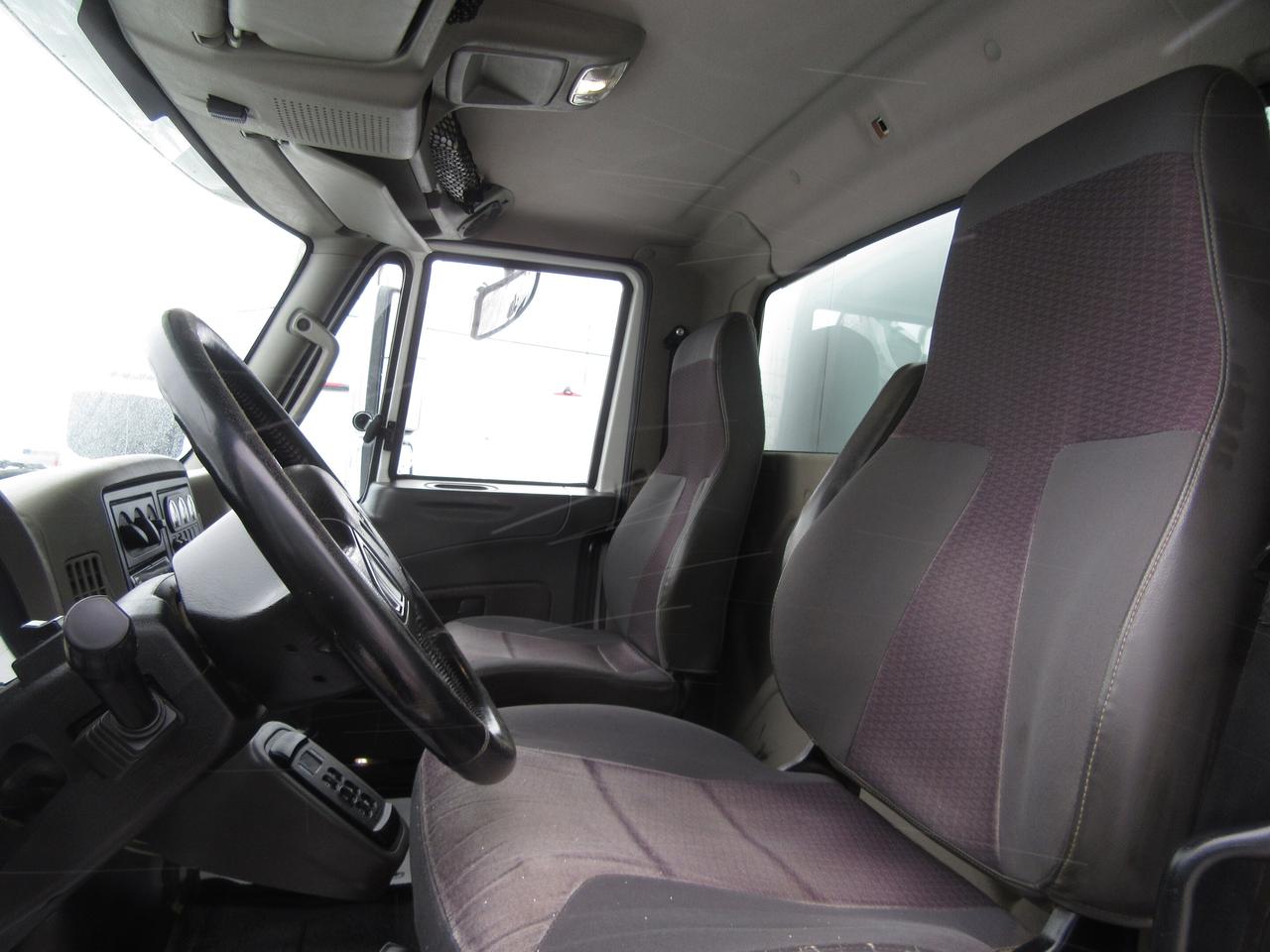 2018 International 4400 DIESEL TANDEM AXLE 26FT INSULATED MUD TRUCK Photo