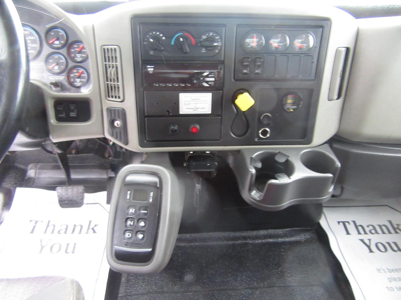 2018 International 4400 DIESEL TANDEM AXLE 26FT INSULATED MUD TRUCK Photo