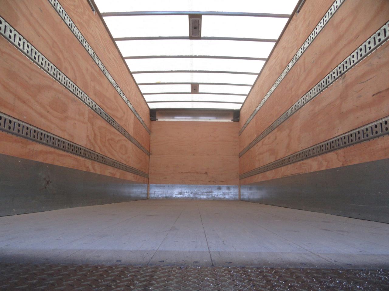 2023 Hino L7 WITH 26FT BOX LARGE ALUMINUM POWER LIFTGATE Photo4