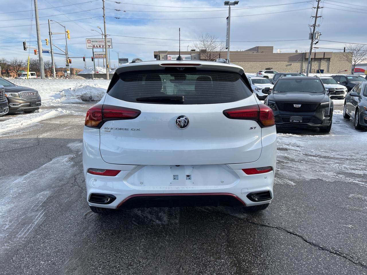 2023 Buick Encore GX AWD 4dr Essence sport touring Photo