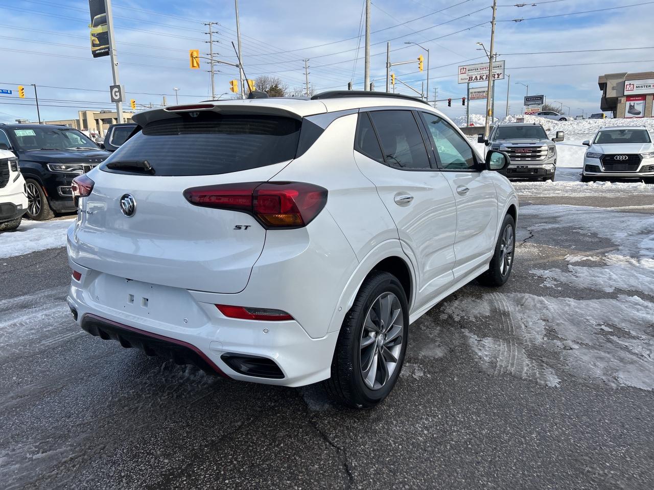 2023 Buick Encore GX AWD 4dr Essence sport touring Photo4