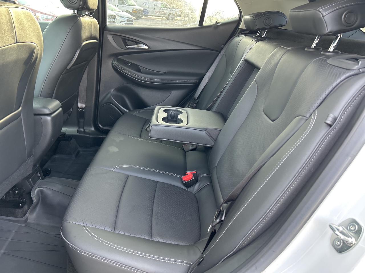 2023 Buick Encore GX AWD 4dr Essence sport touring Photo