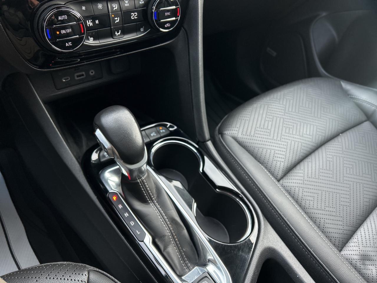 2023 Buick Encore GX AWD 4dr Essence sport touring Photo