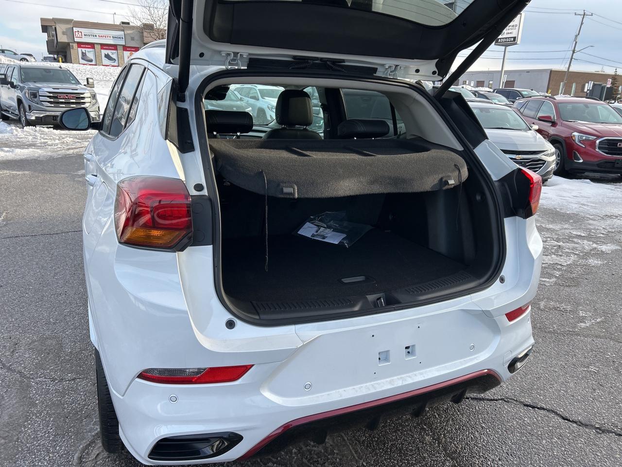 2023 Buick Encore GX AWD 4dr Essence sport touring Photo