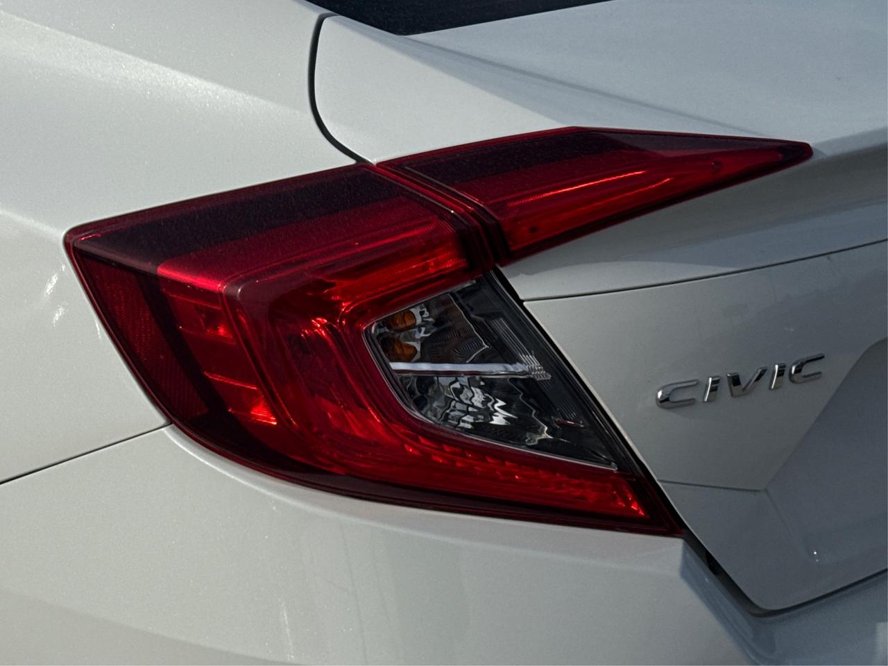 2020 Honda Civic Sedan SUNROOF MINT MUST SEE WE FINANCE ALL CREDIT Photo