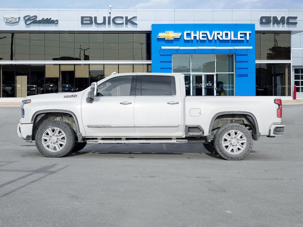 2025 Chevrolet SILVERADO 2500HD 4WD Crew Cab 159  High Country   Local trade! Photo2