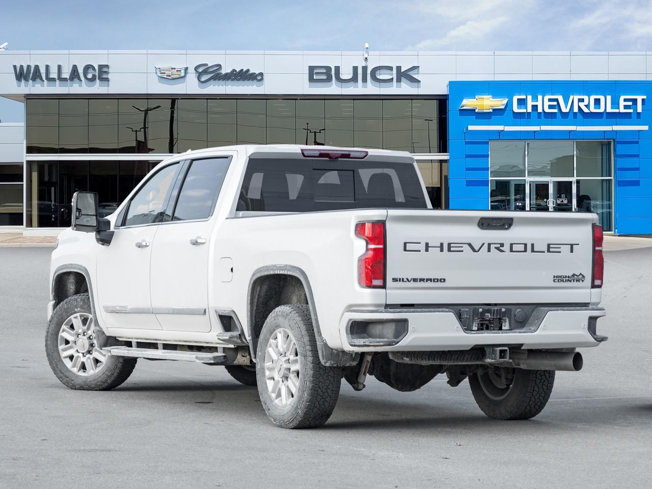 2025 Chevrolet SILVERADO 2500HD 4WD Crew Cab 159  High Country   Local trade! Photo4