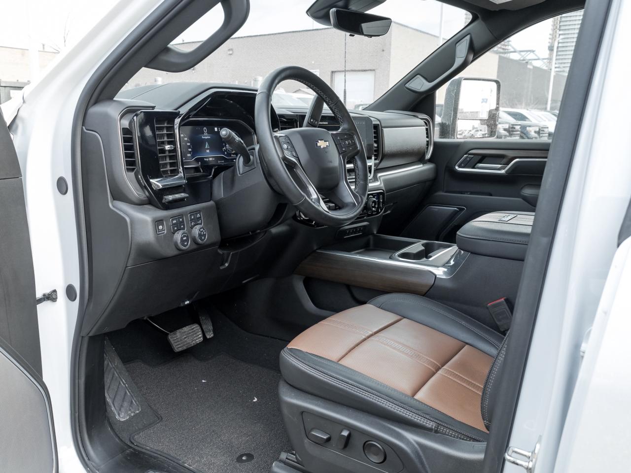 2025 Chevrolet SILVERADO 2500HD 4WD Crew Cab 159  High Country   Local trade! Photo