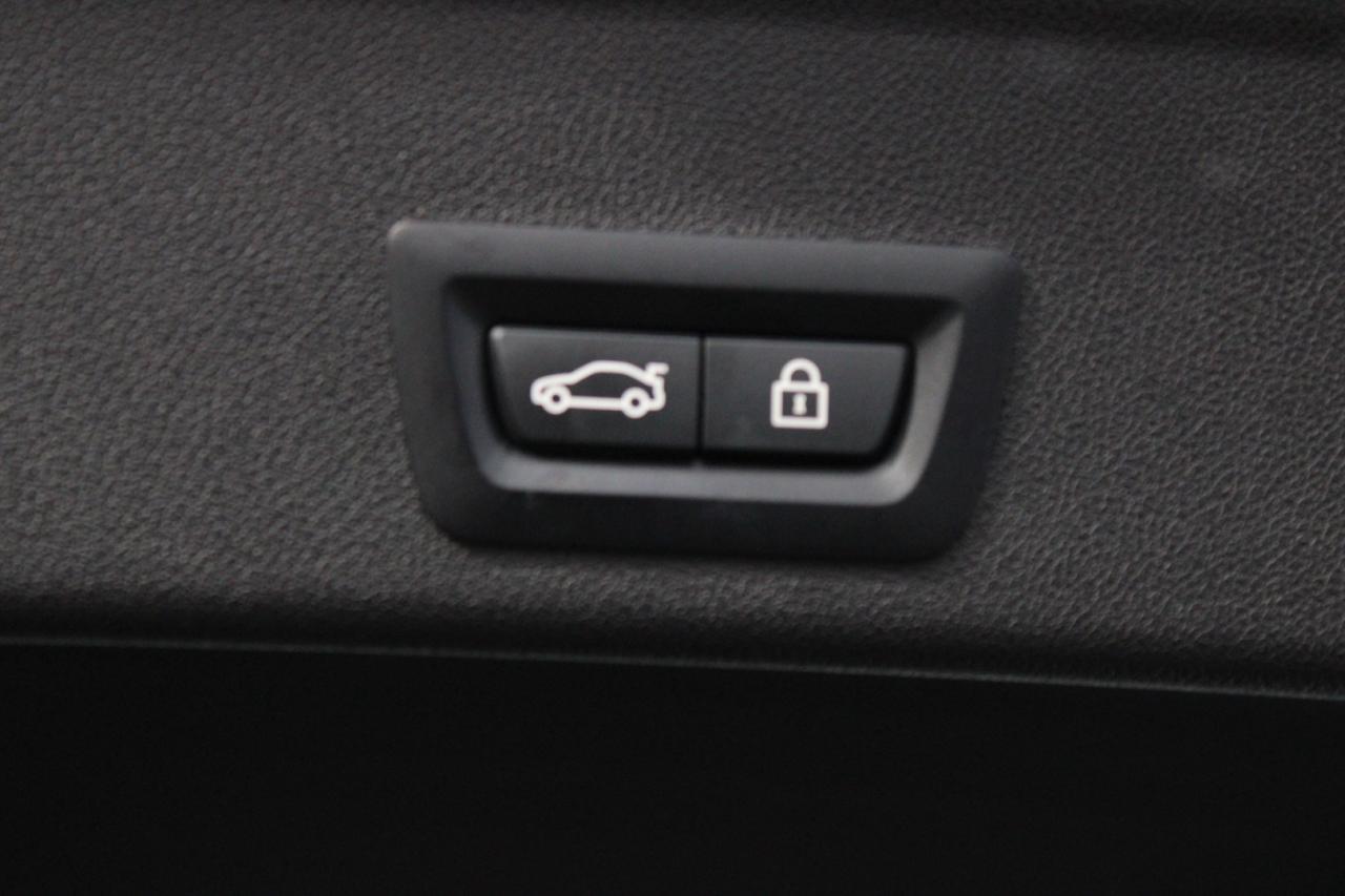 2022 BMW X6 xDrive40i   M Sport   No Accident   Drive Assist Photo