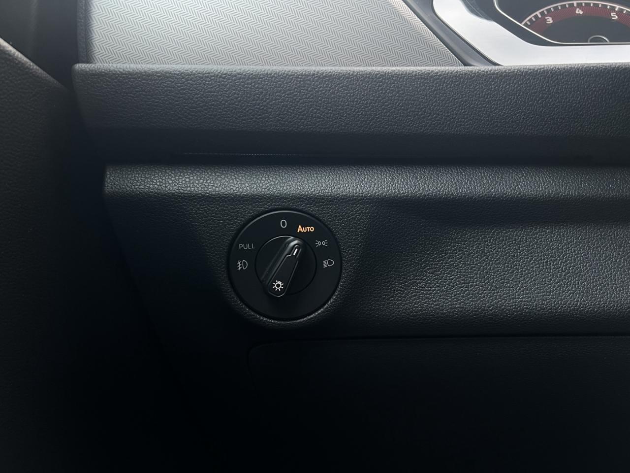 2020 Volkswagen Jetta Highline R Line   Htd Rear Seats   Amb Light   Sun Photo