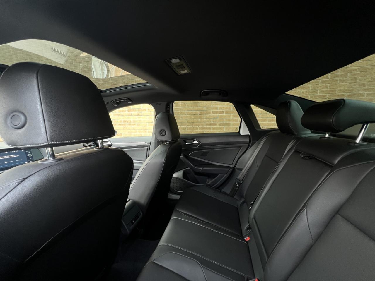 2020 Volkswagen Jetta Highline R Line   Htd Rear Seats   Amb Light   Sun Photo