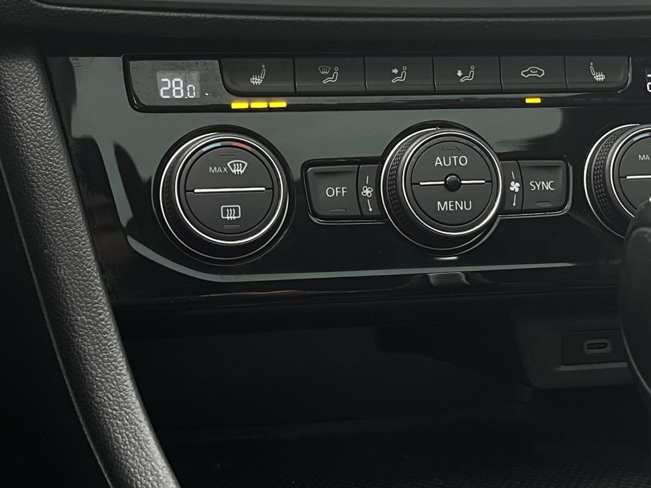 2021 Volkswagen Jetta Highline   Leather   Sunroof   Navi Photo