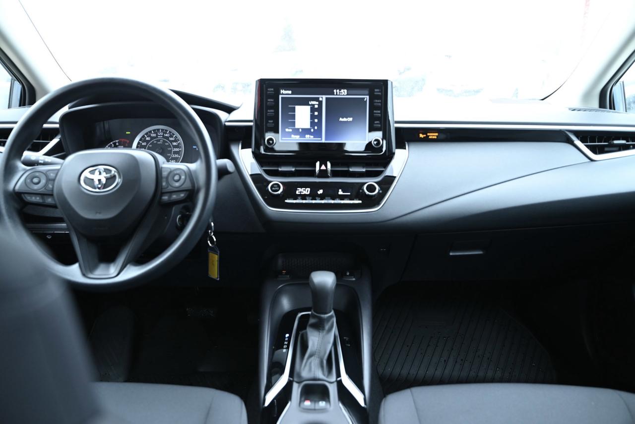 2022 Toyota Corolla Only 34000 kilo wow/ Auto/1-owner Photo